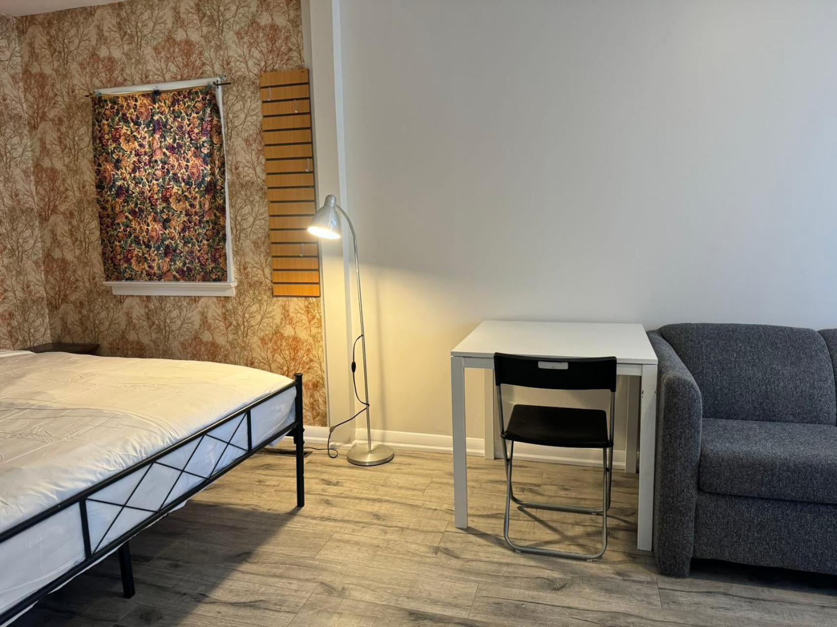 Spacious Urban Retreat Queen Bed & Sofa Bed Near Finch Subway Sleeps 4 Toronto Dış mekan fotoğraf